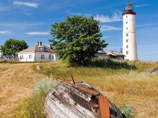 Ein Leuchtturm in der estnischen Inselwelt