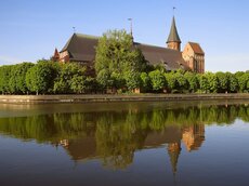 Erstrahlt seit 1998 nach Neuaufbau und umfangreicher Restauration in neuem Glanz – der Königsberger Dom.