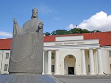 Denkmal für König Mindaugas vor dem Nationalmuseum