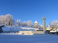 Würdevoll auch im Winter - der Freiheitsplatz mit Siegessäule